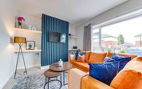 Barnsley Stay, Work Trips, Contractors, Sleeps 7 & Parking